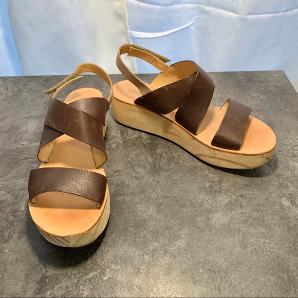 KOOLABURRA by UGG Sandals - Picture 3 of 6